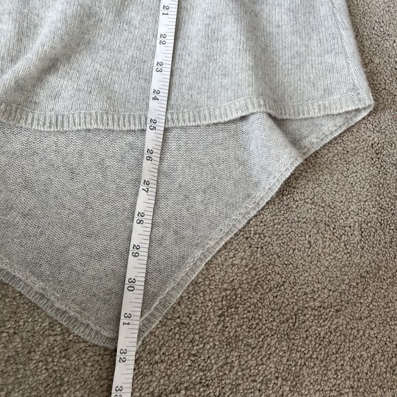 Subtle Luxury Cashmere Sweater Womens S/M Beige Gray V-neck Thin Soft Preppy - Picture 6 of 6